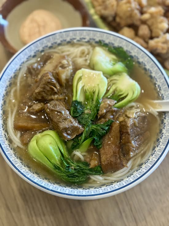 E12. Beef Brisket Noodle Soup  ( 牛腩汤麵 )